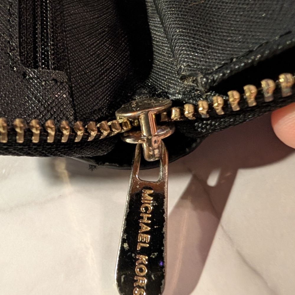 Michael Kors Black Leather Wristlet - EUC w/ New Strap 🎁🎁🎁🎁🎁 - Picture 5 of 6